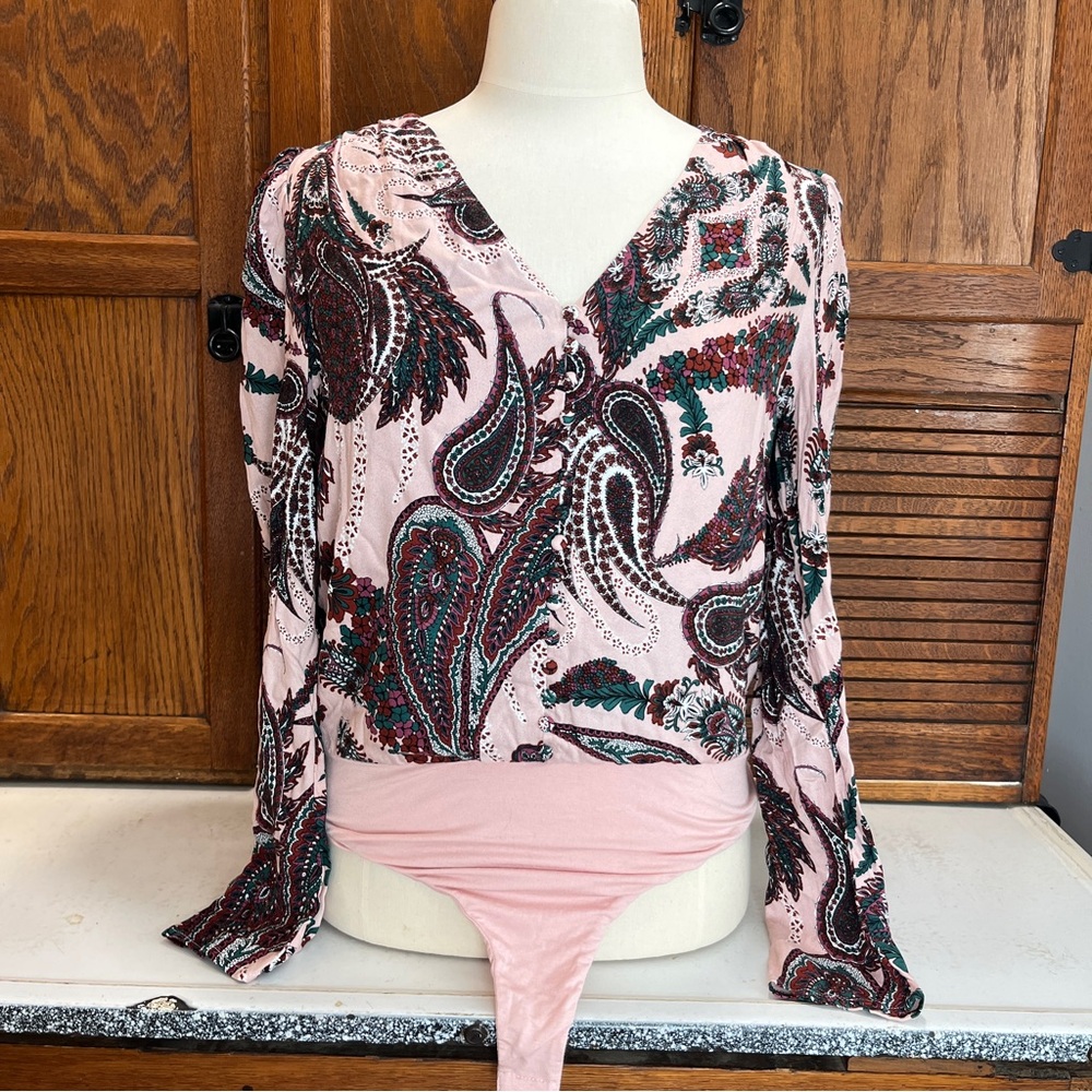 Wonderly Rose and Green Paisley Top